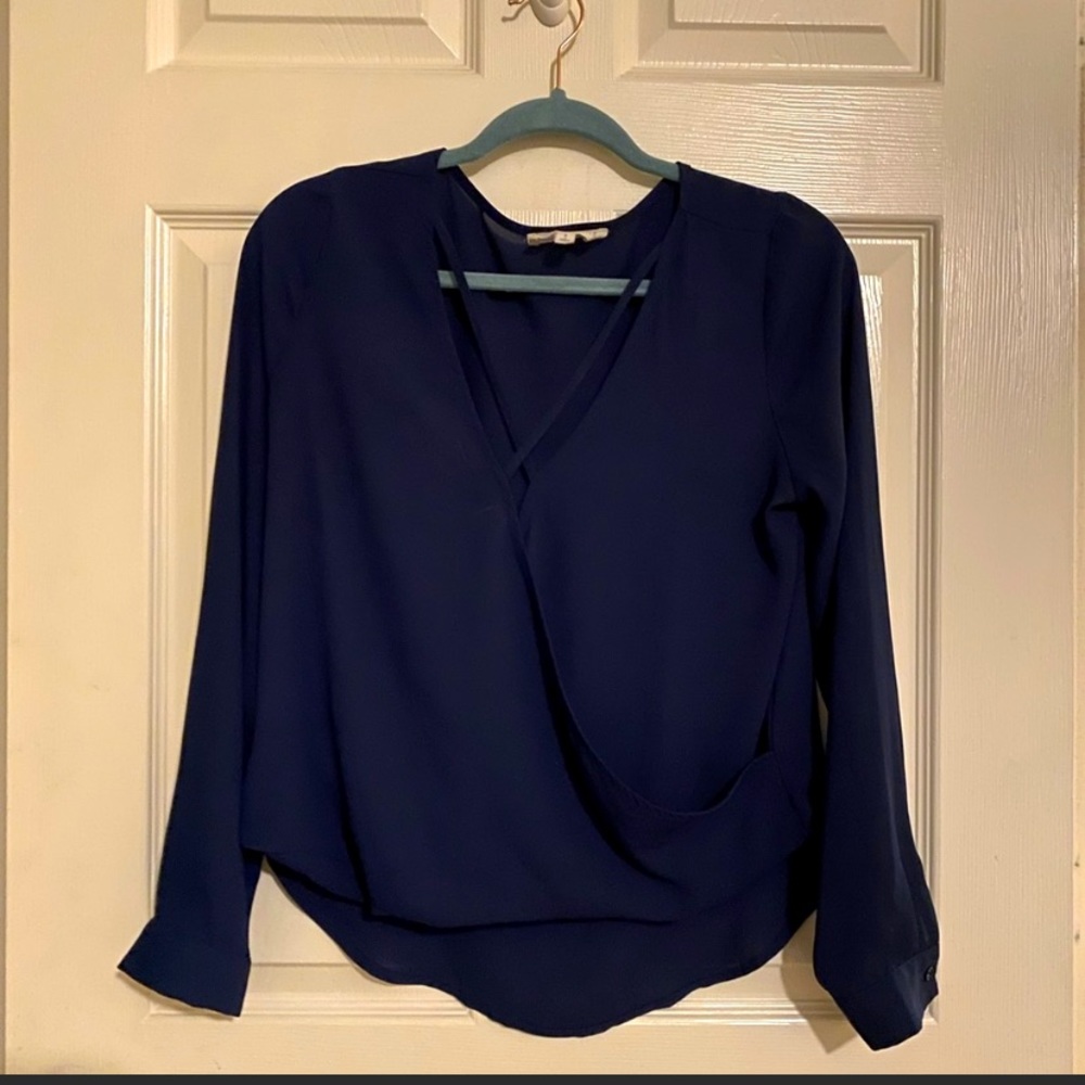 Sweet Wanderer Blue V Cut Top Sz M
